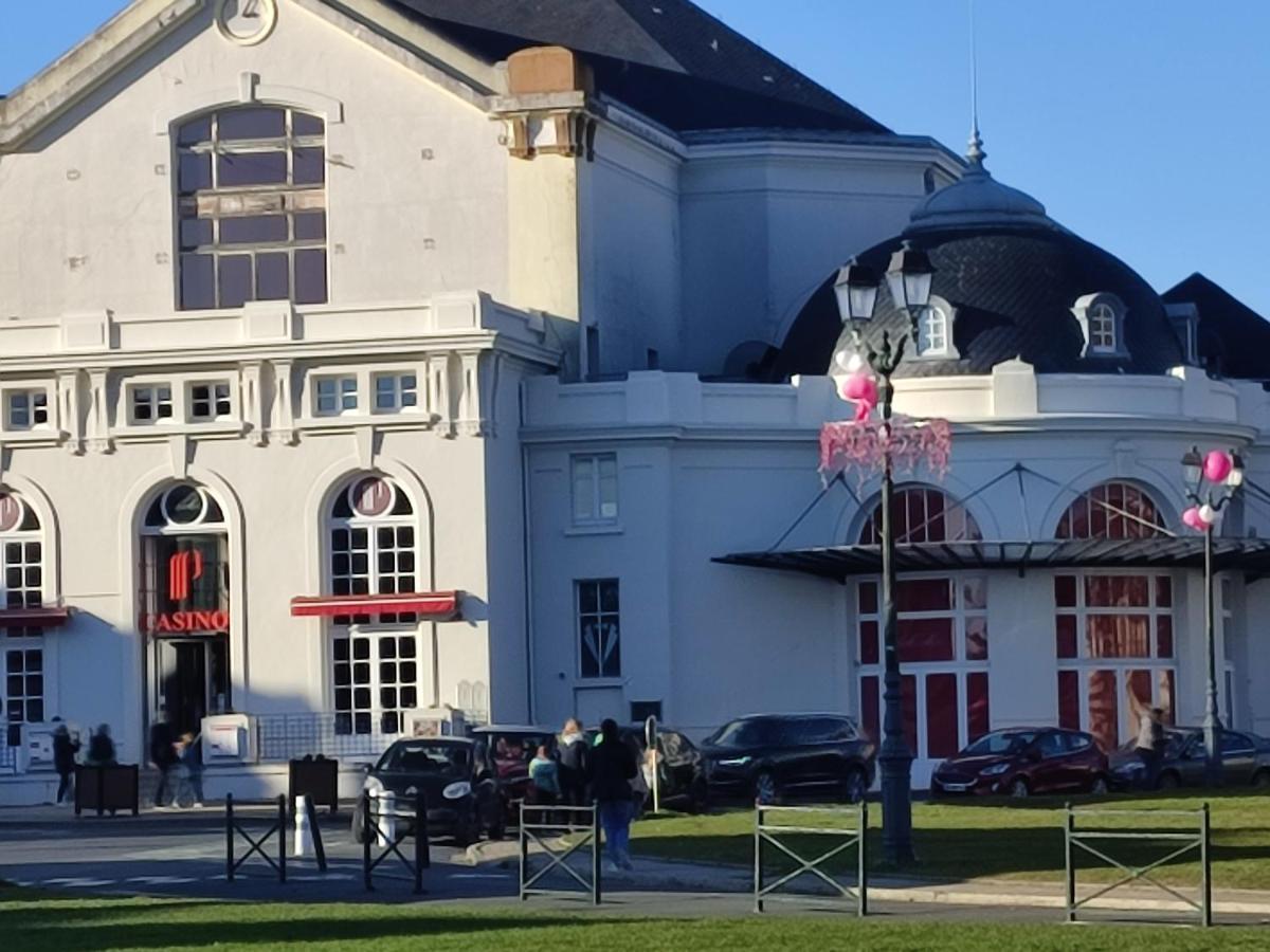 Un Nid D ' Amour Cabourg Exteriör bild
